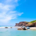 Arroyo izará la Bandera Azul en la playa de Benajarafe