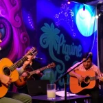 Artistas locales y aguacate en la solidaria Noche de San Juan