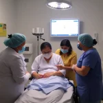 Familiares de paciente en urgencias amenazan a médicas neurocirujanas