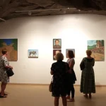 Mujeres artistas internacionales en el Museo de la Cueva de Nerja