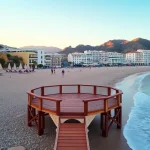 Playa del Balcón de Europa en Nerja entre las 50 mejores de España