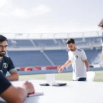 Promesa de patrocinio para camisetas y fichas de juego