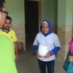 Visita del subdelegado al centro de acogida de refugiados en Almáchar